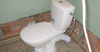 Установка приставного унитаза в Кронштадте - монтаж и подключение, СантехДомКрн от 5229 рублей