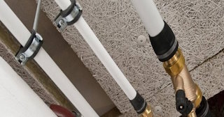Замена труб водоснабжения в квартире: цена от 2092 руб. - СантехДомКрн